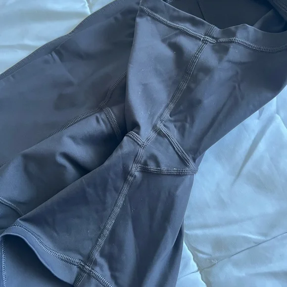 lululemon fast and free charcoal gray 6” size 10 - Picture 6 of 6